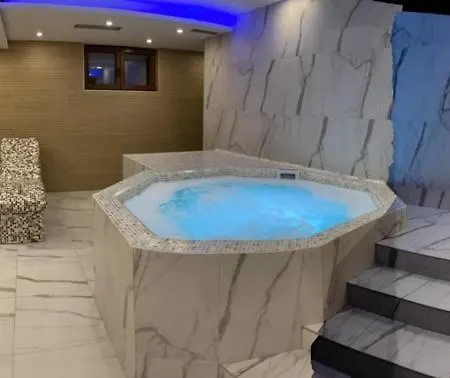 Apartment Belvedere Lux & *